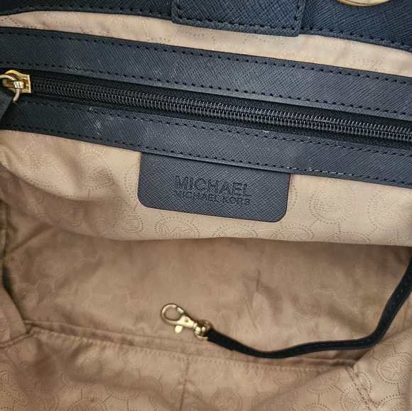 Michael Kors Saffiano Leather   Shoulder Bag With Silk Scarf! - Picture 13 of 15